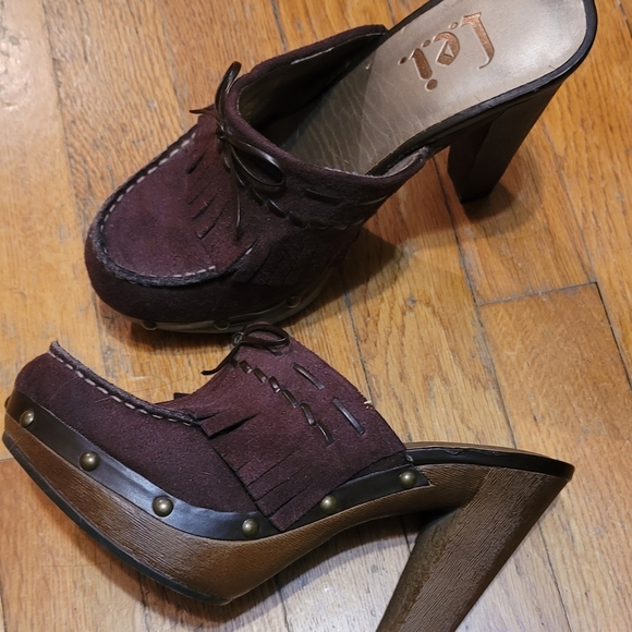 LEI clogs